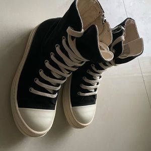 SZ35.5- Rick Owens high top Ramones